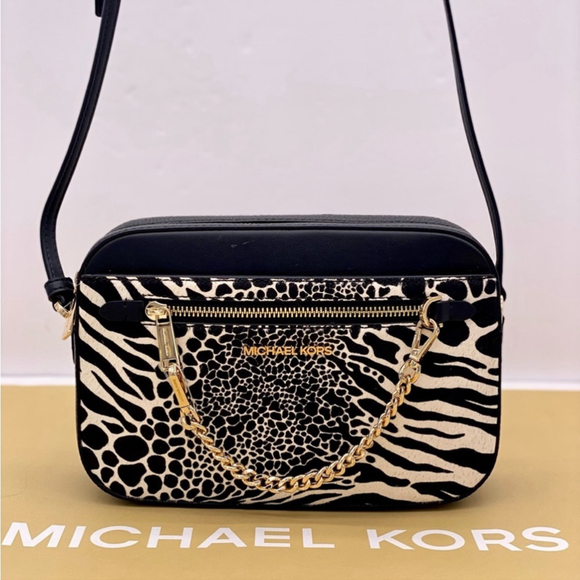 Michael Kors Large EW Zip Chain
Crossbody Bag Black - Picture 3 of 11